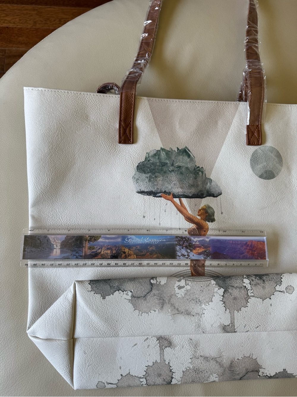 Papayaarts Tote Bag with Artistic Figure Print in White - Picture 5 of 8